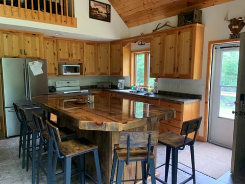 Large island for eating, cooking and socializing. Seats 8-15 people. 