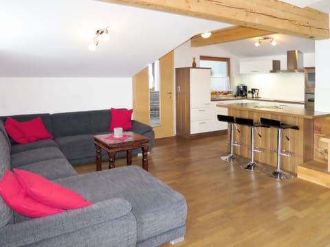 Room, Furniture, Property, Interior Design, Floor, Living Room, Building, House, Table, Loft