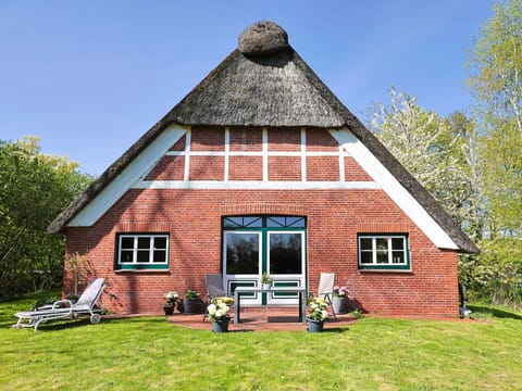 Roof, Cottage, Home, Farmhouse, Estate, Lawn, Garden, Siding, Yard, Landscaping