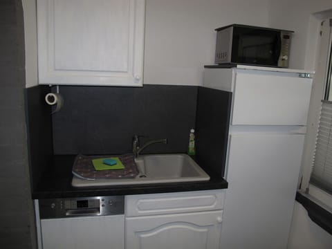 Sky, Property, Plant, Tree, Building, Land Lot, Slope, Shade, Asphalt, Wood