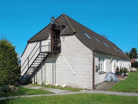 House, Property, Home, Residential Area, Building, Siding, Real Estate, Roof, Cottage, Architecture