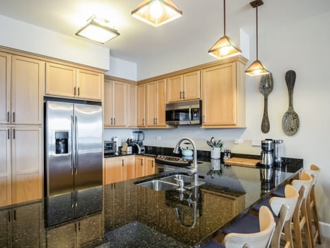 Condo 7203 - Fully Furnished Kitchen with Breakfast Bar