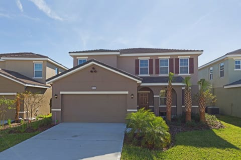 01 Luxury Detached Pool Home