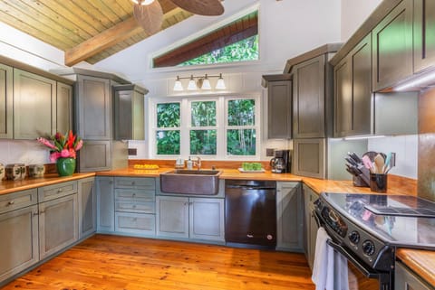 Beautiful touches throughout this wonderful Haenai home.