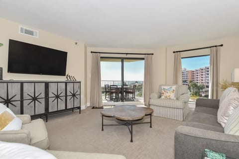 Inlet Reef Club 211- Living Area