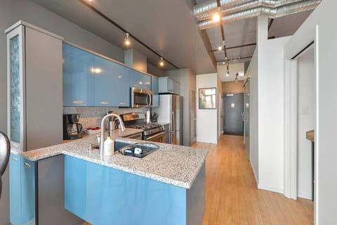 Fully equipped modern kitchen.