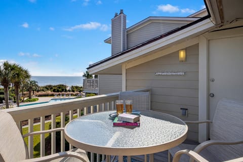 Enjoy the endless ocean views from the balcony!