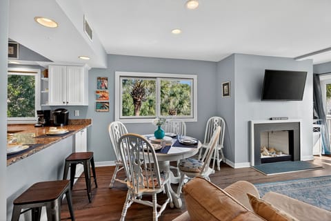 Dining Table for 4 Guests and 2 Bar Stools