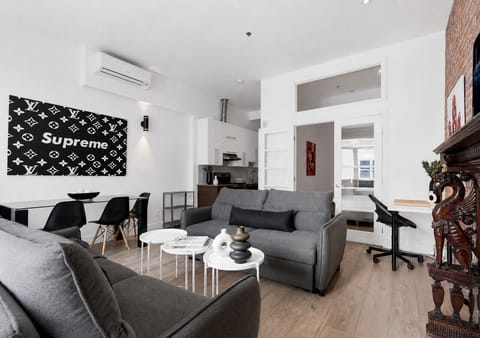 01-LIVING-ROOM-06-DT-301