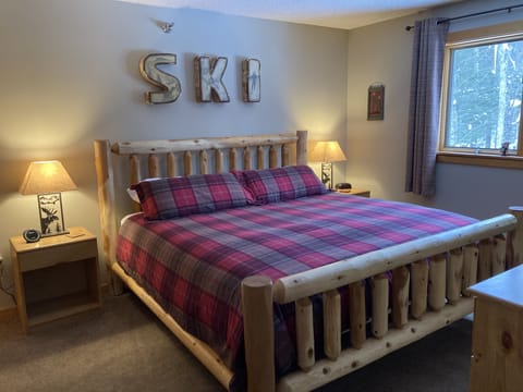 Primary bedroom w/ king bed, down pillows, down comforter and awesome mattress
