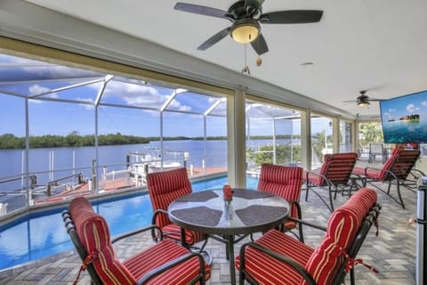 Eating and Lounging Space on Lanai