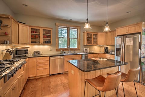 Kitchen | Cooking Basics | Island Seating