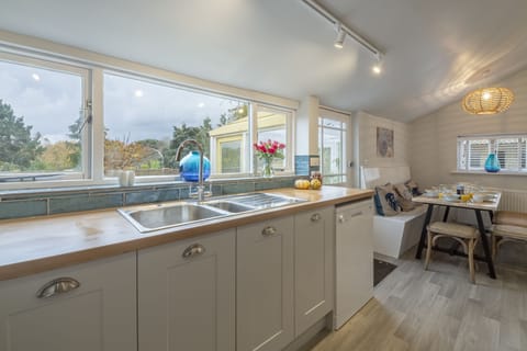 Ground floor: Kitchen/ breakfast room