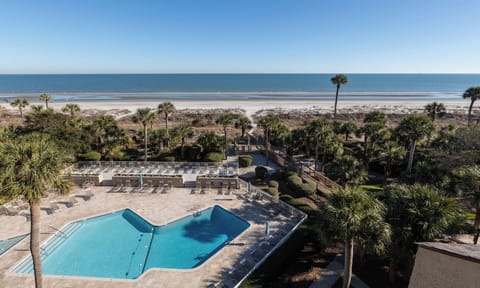 Veiw from balcony of pool and ocean