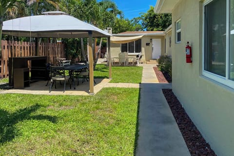 Pompano Beach Vacation Rental | 3BR | 1BA | 690 Sq Ft