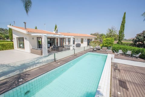 Villa Leia, 4BDR Protaras Villa with Pool