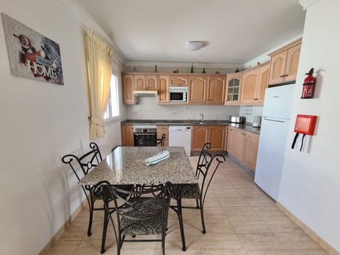Kitchen and breakfast table