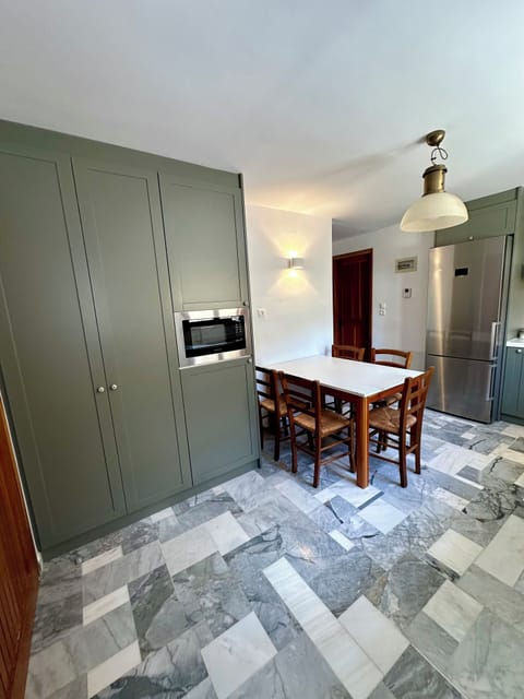 main house kitchen, groundfloor