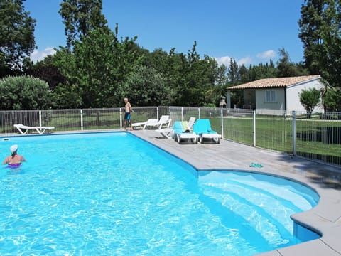 Swimming Pool, Leisure, Property, Leisure Centre, Real Estate, Vacation, House, Grass, Resort Town, Building