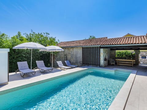 Blue, Swimming Pool, Architecture, Residential Area, Home, Composite Material, Resort, Estate, Tile, Eco Hotel