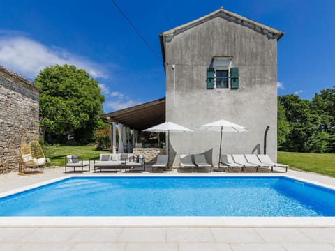 Blue, Swimming Pool, Cottage, Estate, Outdoor Furniture, Shade, Farmhouse, Villa, Chair, Backyard