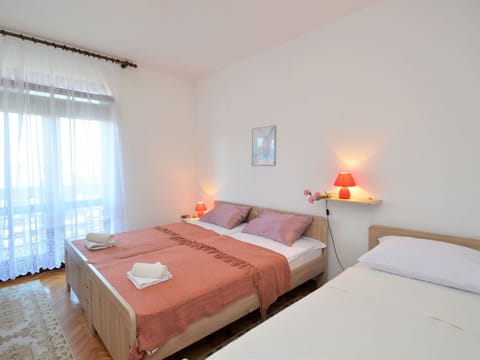 Furniture, Comfort, Window, Wood, Lighting, Textile, Building, Lamp, Interior Design, Orange