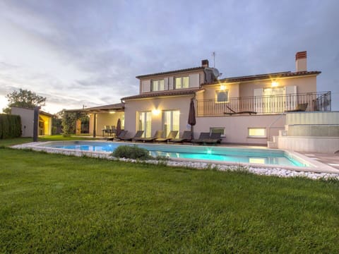 Home, Property, House, Architecture, Sky, Building, Residential Area, Real Estate, Light, Estate