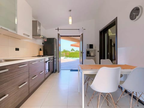 Furniture, Cabinetry, Countertop, Property, Chair, Table, Wood, Drawer, Plant, Tap