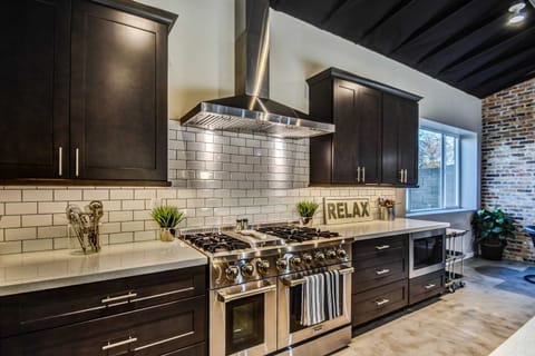 Huge Fully-Stocked Kitchen: Dishware, Cookware, Flatware & Cooking Spices