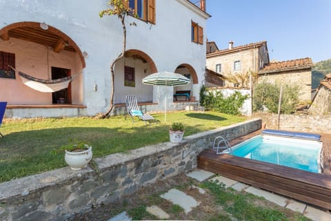 Property, Building, House, Real Estate, Swimming Pool, Residential Area, Villa, Estate, Hacienda, Backyard