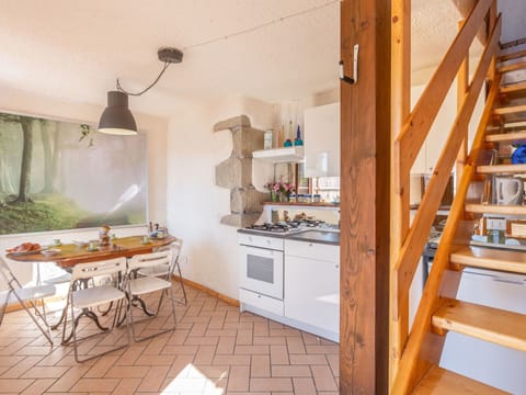 Property, Room, Furniture, Building, Interior Design, House, Kitchen, Floor, Real Estate, Architecture