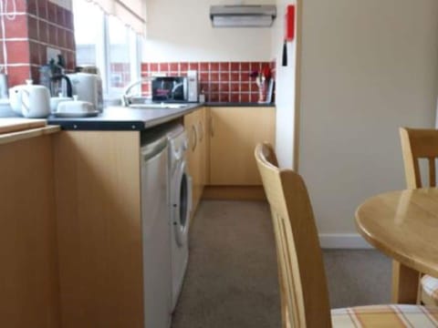 Furniture, Property, Kitchen Sink, Cabinetry, Sink, Kitchen Appliance, Wood, Chair, Countertop, Tap