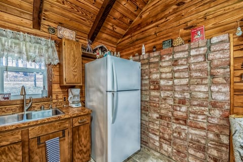 Another view of the kitchen.