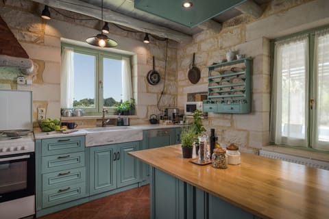 The kitchen is fully equipped with all the modern appliances!
