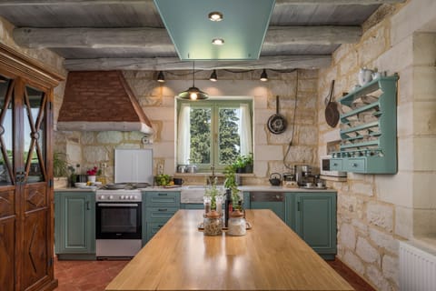 The kitchen is fully equipped with all the modern appliances!
