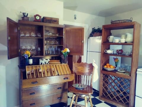 Lodi Cottage ~ Your Private  Retreat Cottage in Lodi