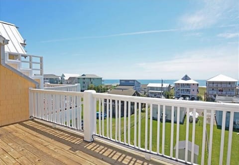 Master balcony private view of ocean side