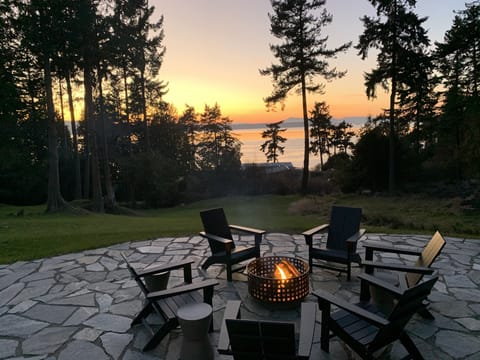 Enjoy amazing sunsets from the back deck and patio of the Orcas Sunset Retreat.