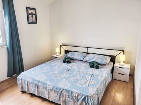 Furniture, Building, Comfort, Azure, Wood, Interior Design, Pillow, Floor, Window