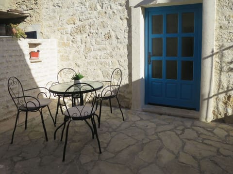 Table, Furniture, Property, Plant, Building, Wood, Chair, Outdoor Furniture, Architecture, Interior Design