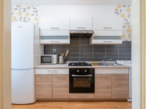 Kitchen Appliance, Kitchen, Cabinetry, Major Appliance, Furniture, Interior Design, Wood, Countertop, Home, Flooring