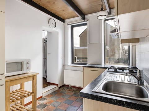 Kitchen Sink, Tap, Sink, Property, Plumbing Fixture, Cabinetry, Building, Countertop, Wood, Kitchen