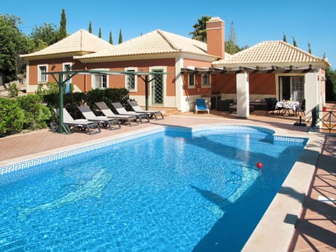 Water, Building, Plant, Swimming Pool, Sky, Azure, Shade, Leisure, Resort Town