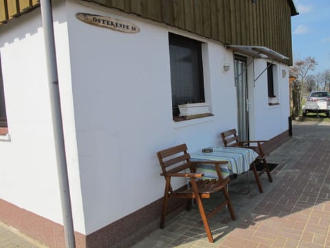 Cloud, Water, Sky, Property, Plant, Swimming Pool, Building, Window, Azure, Blue