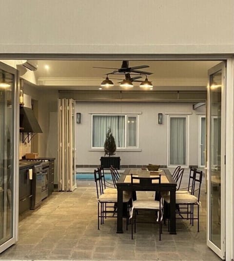 Quincho or multipurpose room, spacious and windows can be fully opened
