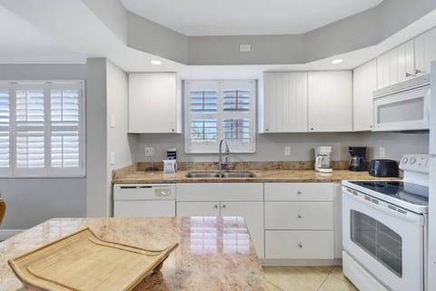 The kitchen comes stocked with all the cookware, dinnerware and small electrical applinces needed for quick & easy meals.