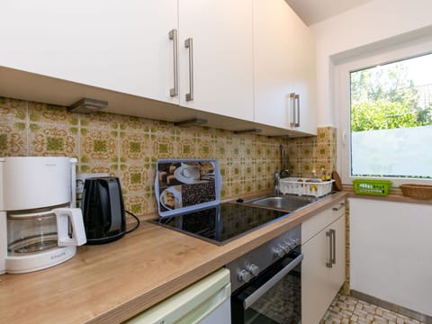 Plant, Property, Building, Natural Landscape, Tree, Land Lot, House, Cottage, Landscape, Residential Area