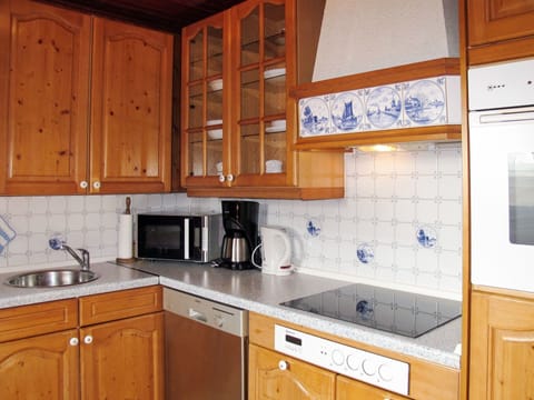 Countertop, Cabinetry, Kitchen, Room, Furniture, Property, Drawer, Cupboard, Sink, Kitchen Stove
