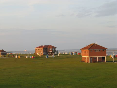 Cloud, Sky, Building, Ecoregion, House, Land Lot, Grass, Horizon, Grassland, Landscape
