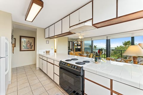 4-burner stove with fullsized oven.